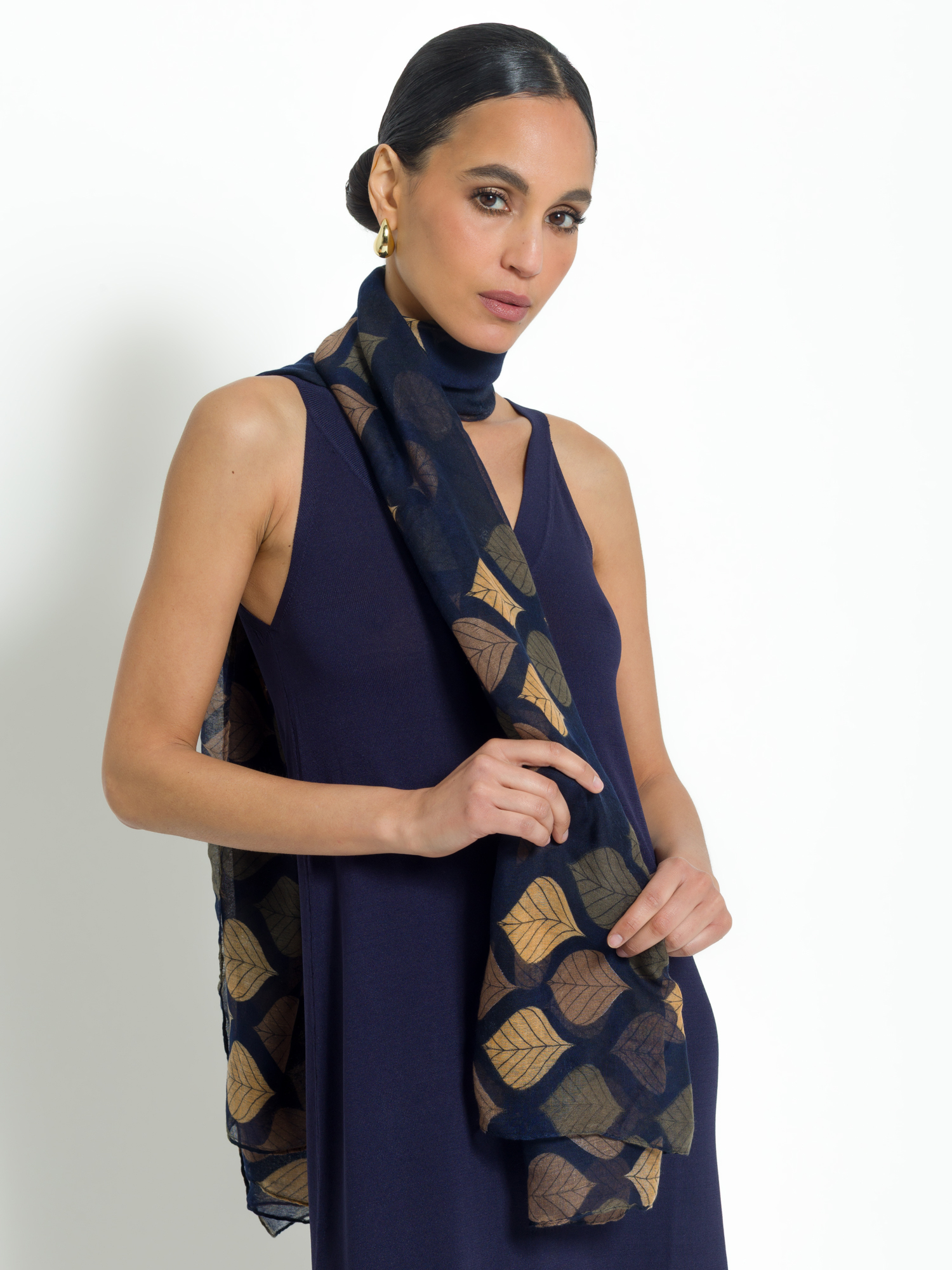 Leaf print stole