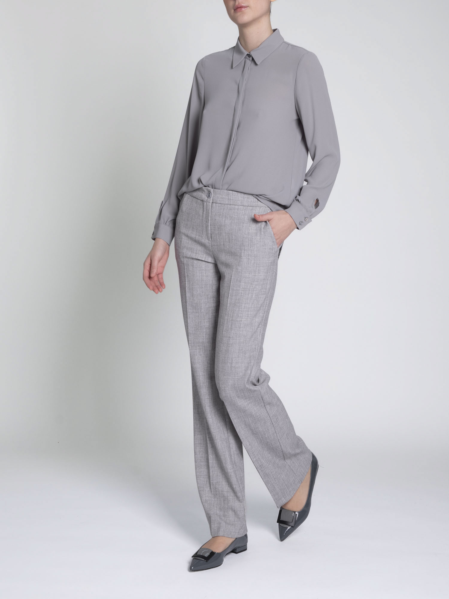Straight leg pants with pockets