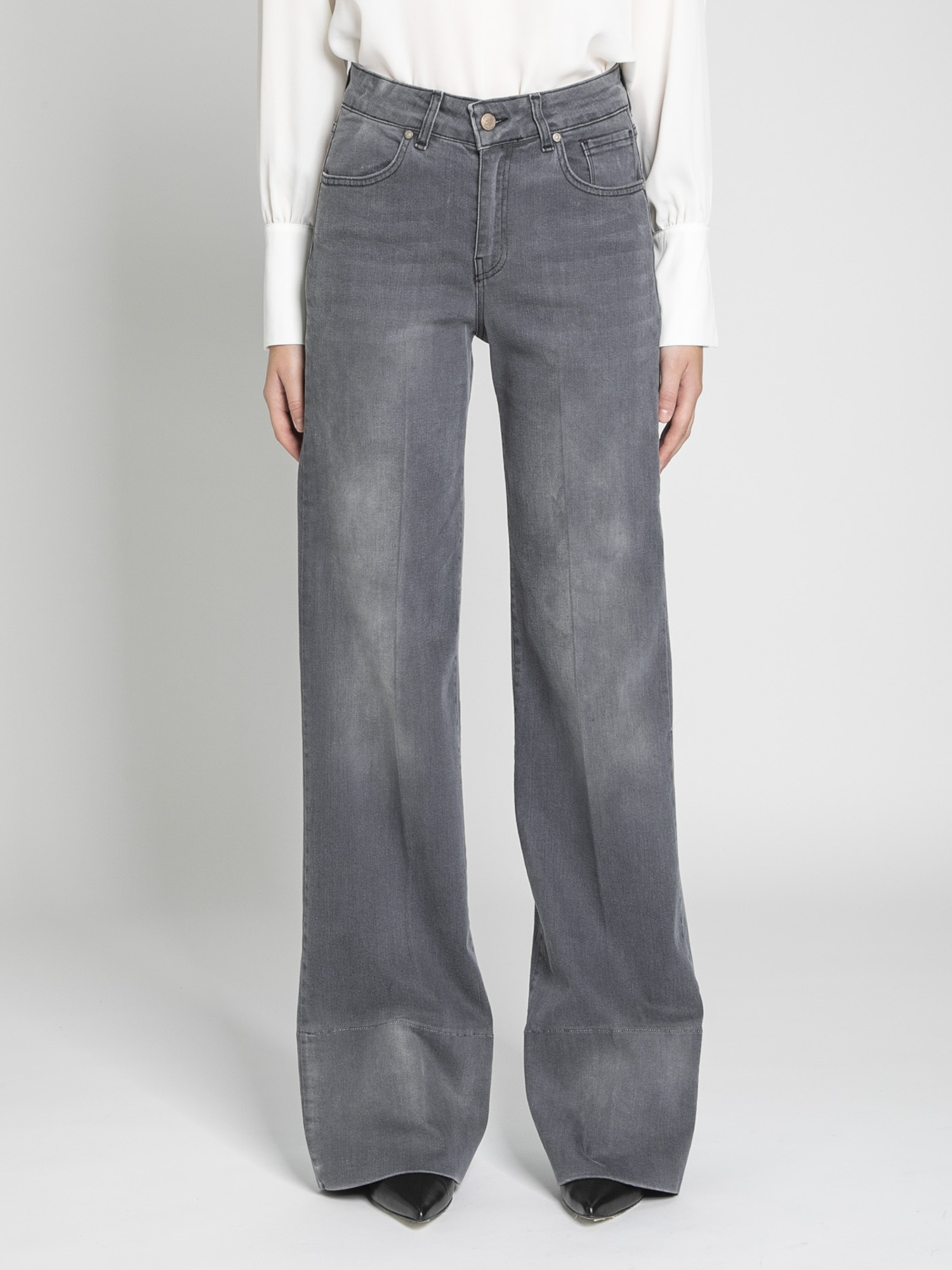 Jeans with turn-ups