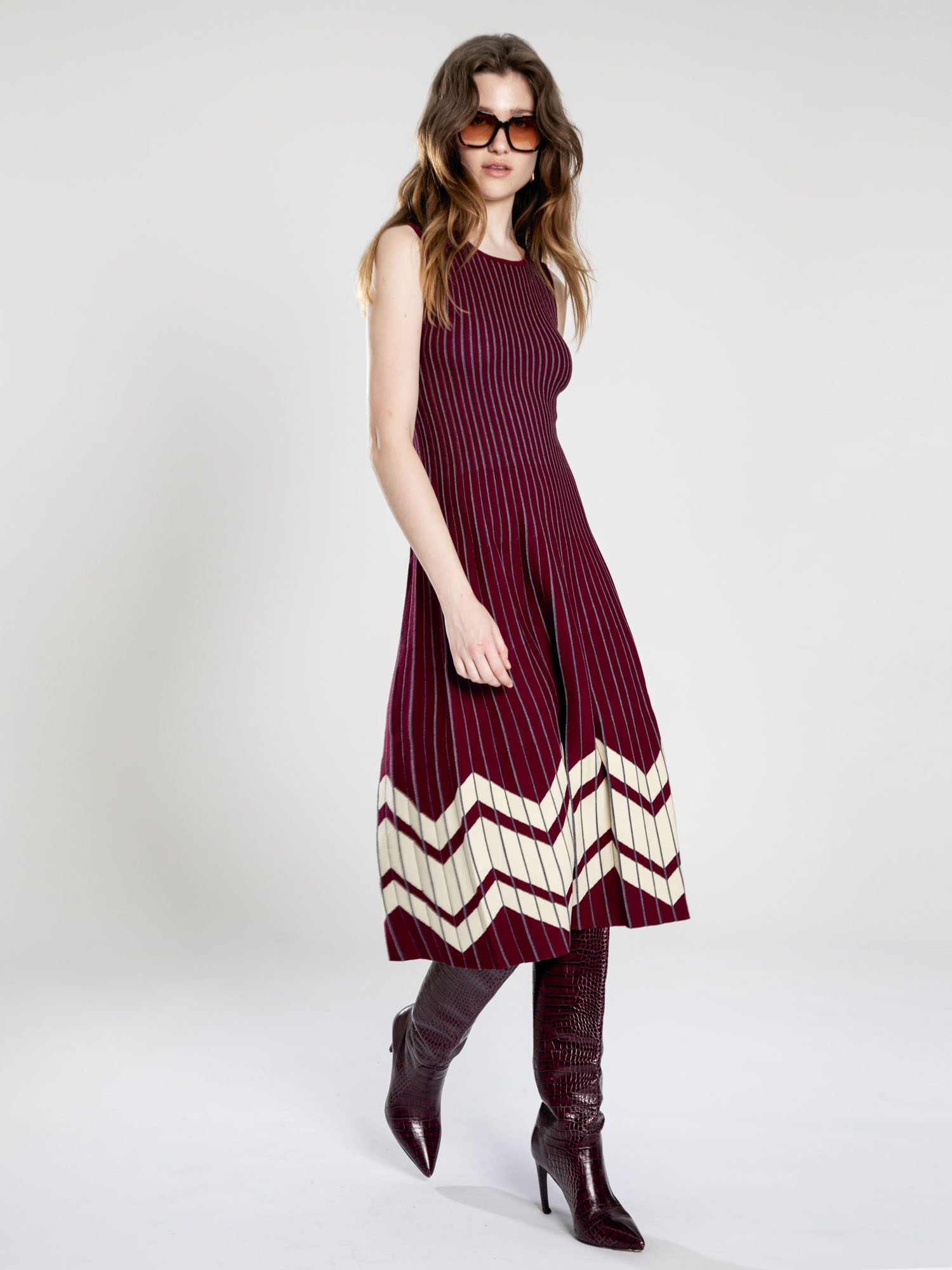 Abito midi in maglia fantasia chevron