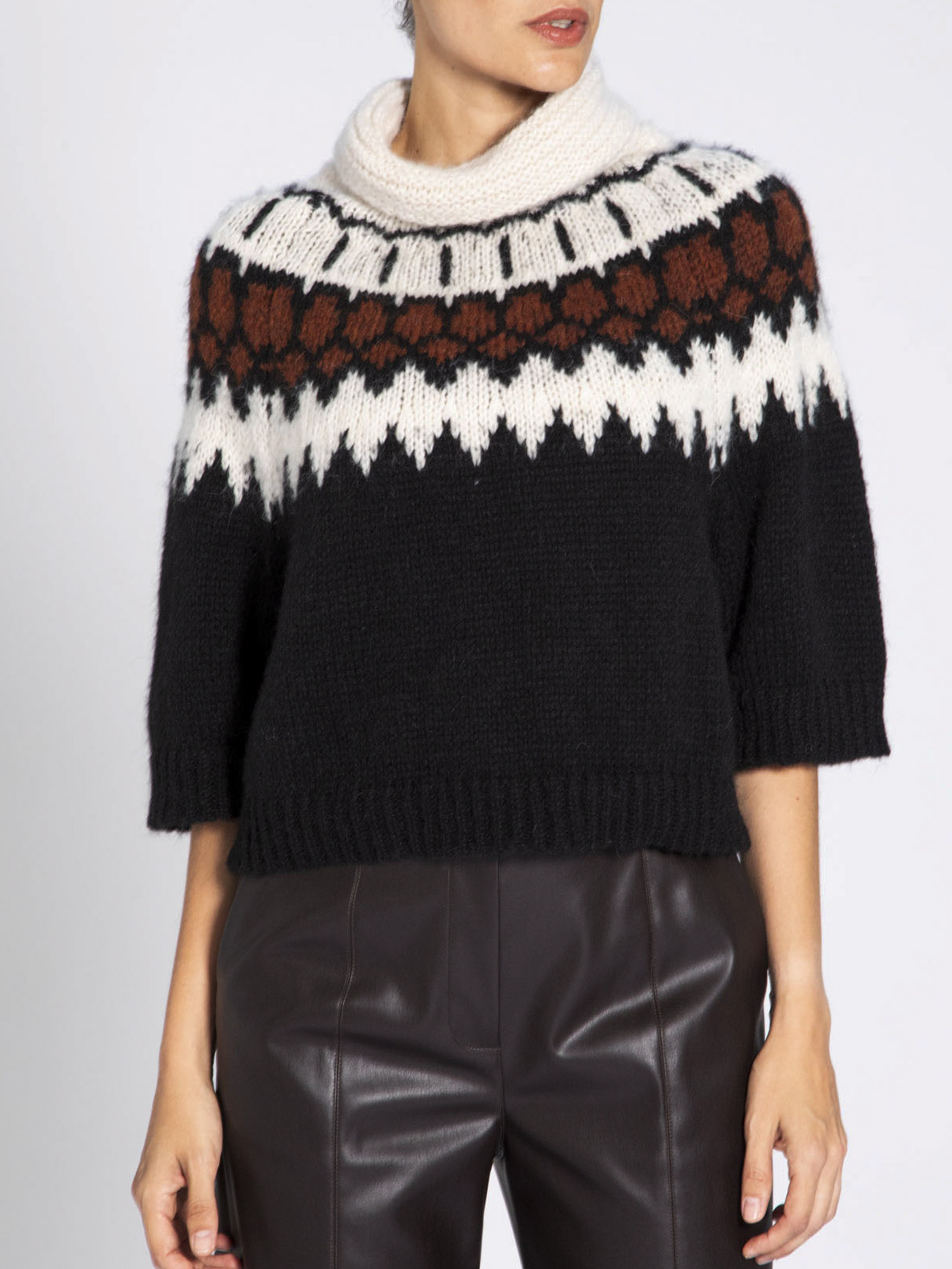 High neck sweater with crater