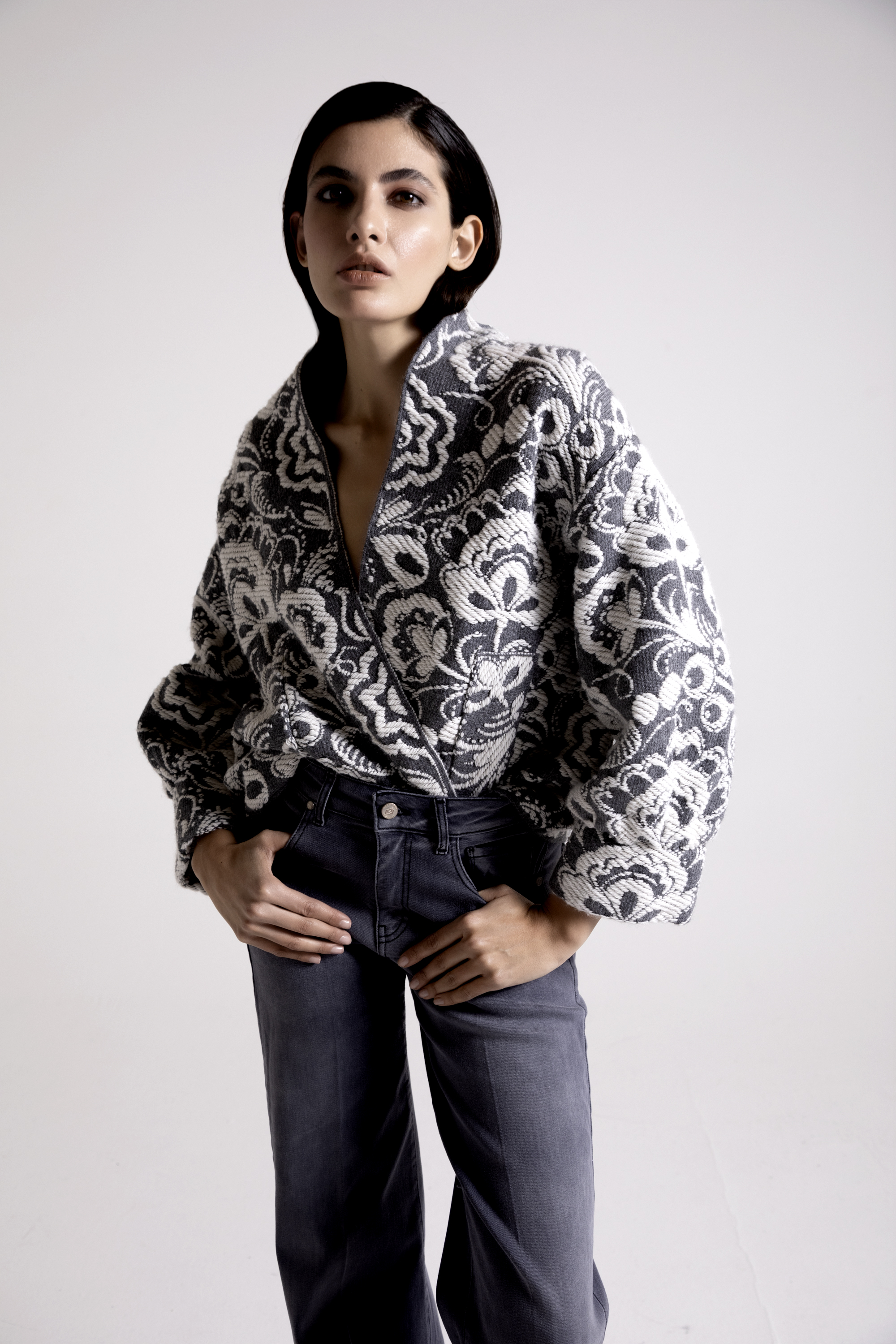 Short coat without knitted closure