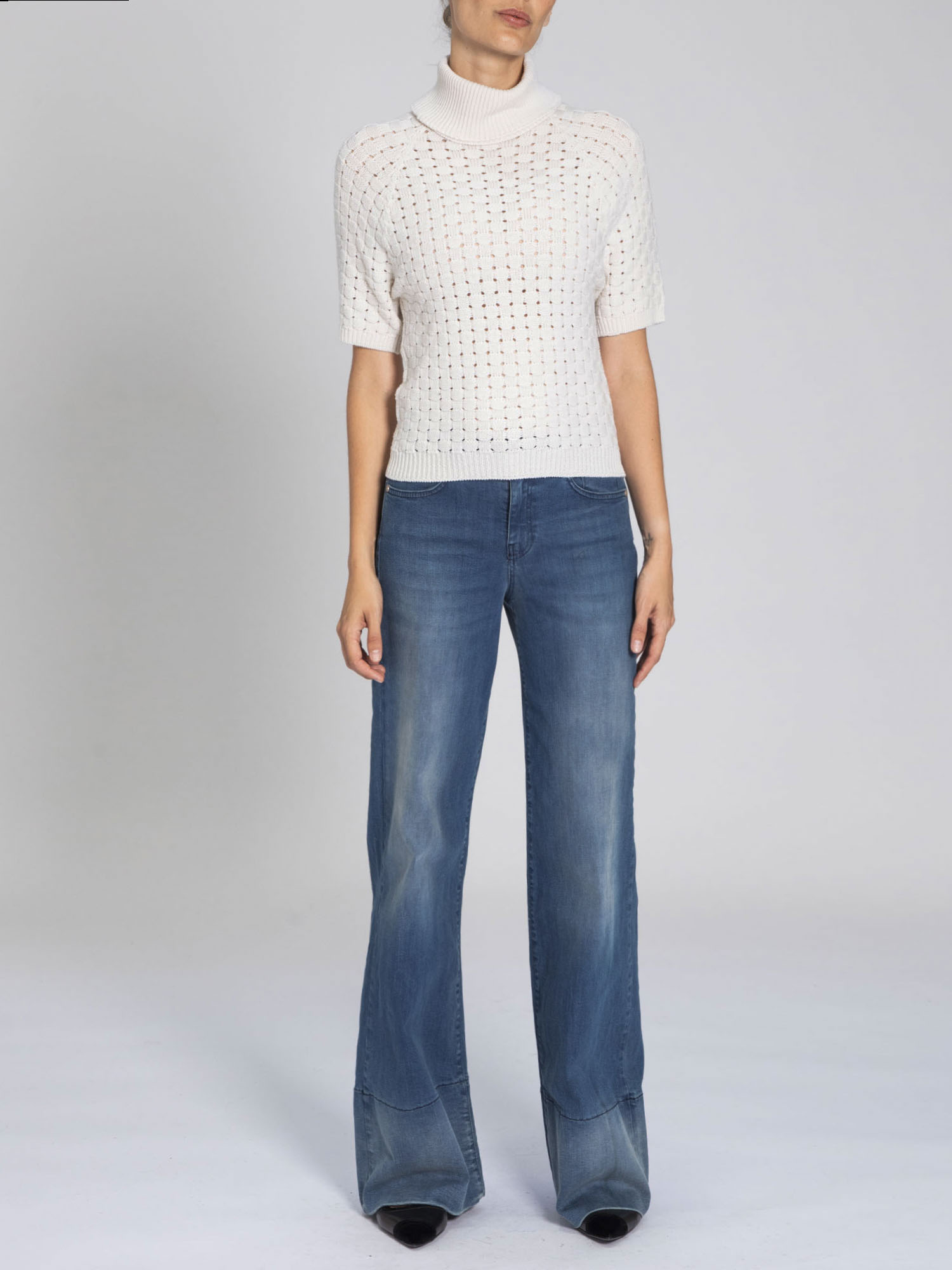 Wool sweater with detachable collar