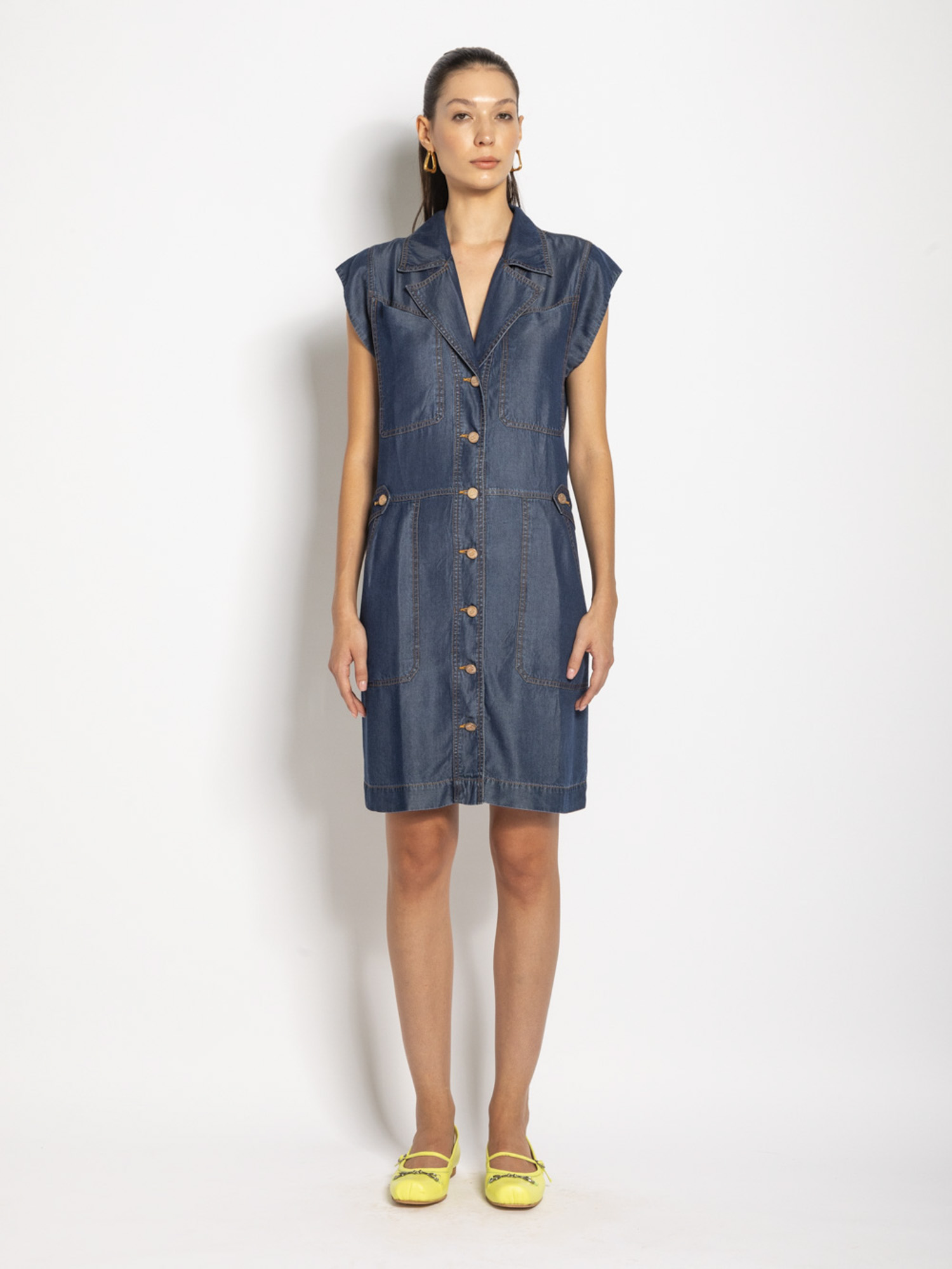 Short dress in lyocell
