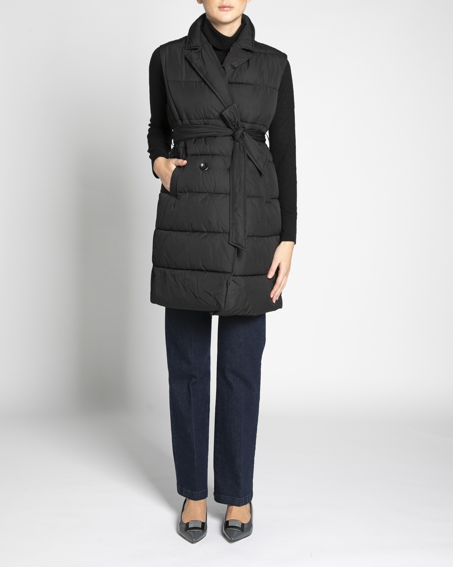 Sleeveless down jacket with belt