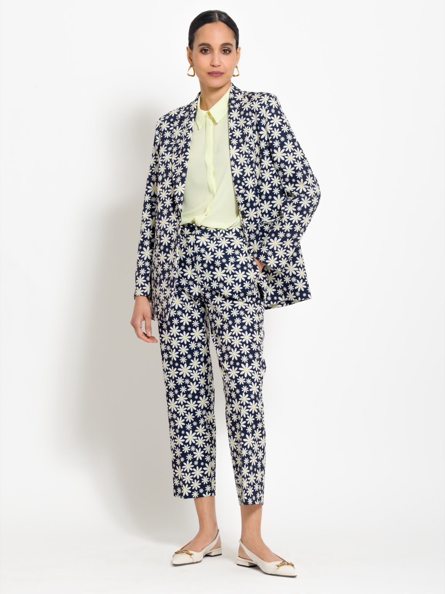 Daisy patterned cigarette pants