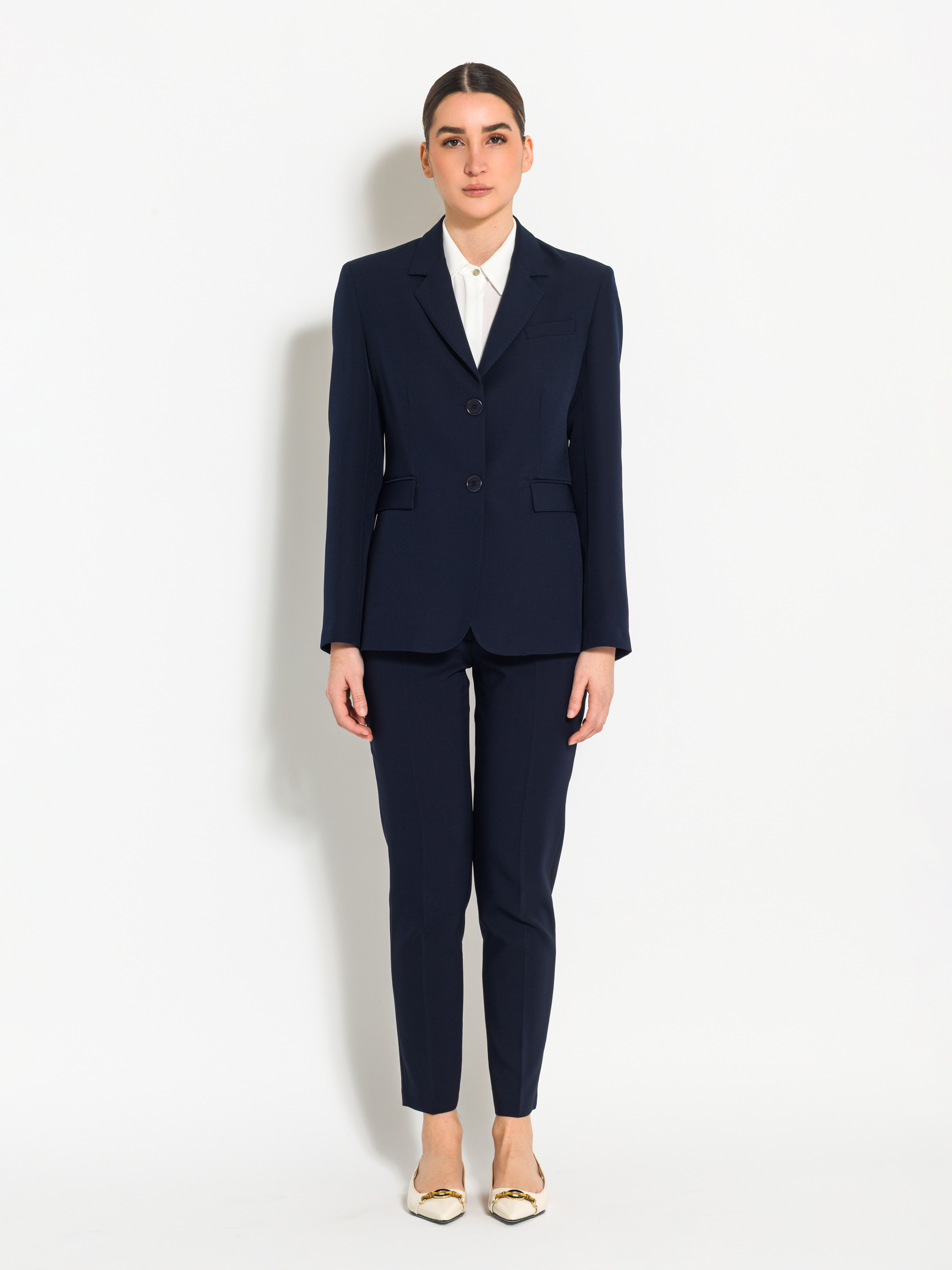 Straight leg pants with pockets
