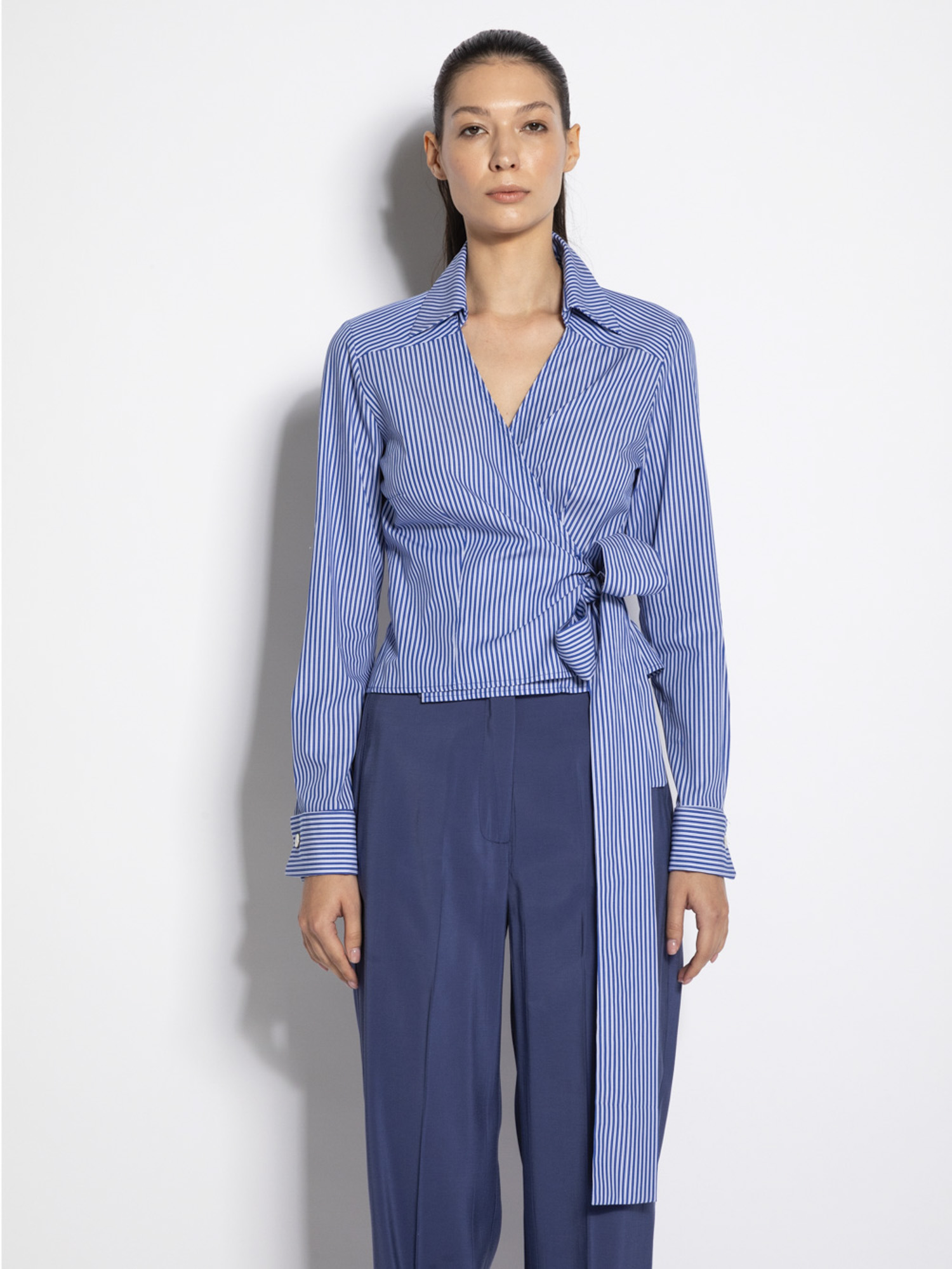 Cropped cross shirt